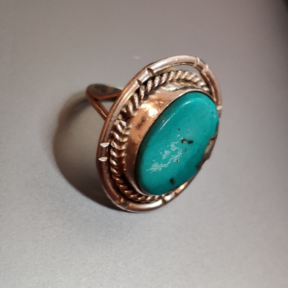 Vintage Southwestern Silver Ring with Turquoise - Picture 7 of 16